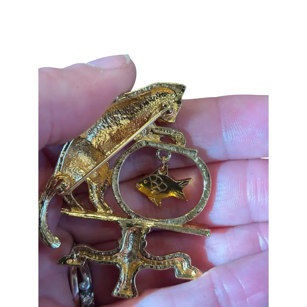 Whimsical Avon Cat & Dangling Fish Brooch Gold Tone Vintage Kitty Fishbowl Pin